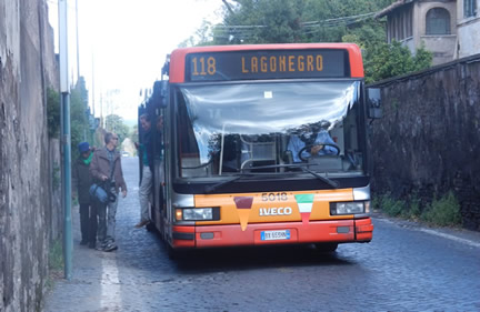 Bus 118 Roma en la Via Apia (Via Appia Antica)