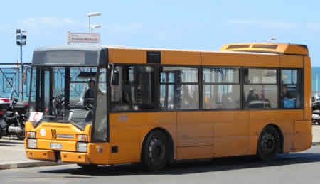 Autobús entre la estación de Civitavecchia y Largo della Pace