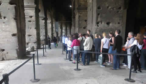 Cola para comprar entradas al Coliseo