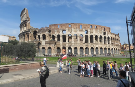 Rome walking  tour arriving at the Colosseum