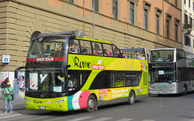 Bus turistico hop-on, hop-off descapotable en Roma