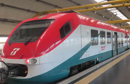 Tren Leonardo Express que sirve al aeropuerto