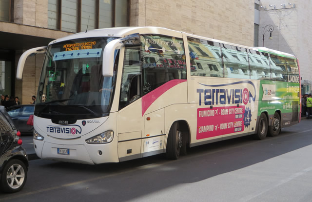 Autobús Terravision en la estacion Termini