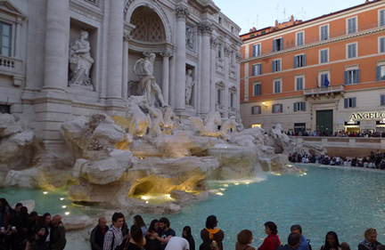 Fontana de Trevi por la noche