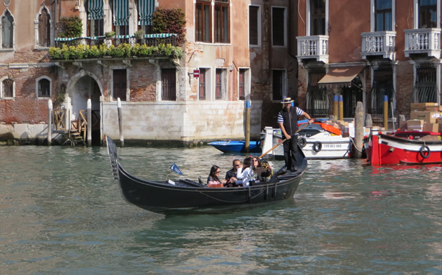 venice gondola ride