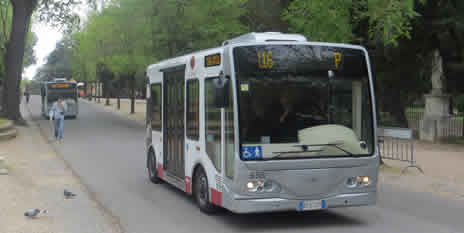 Bus electrico 116 en Villa Borghese Roma
