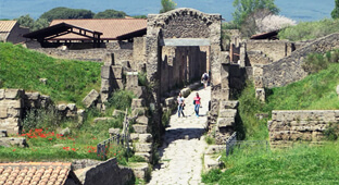 visiting pompeii