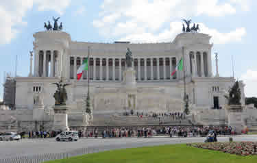 Monumento a Victor Emmanuel en la Piazza Venezia Roma