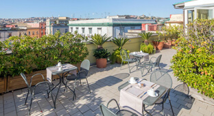 hotels in Naples