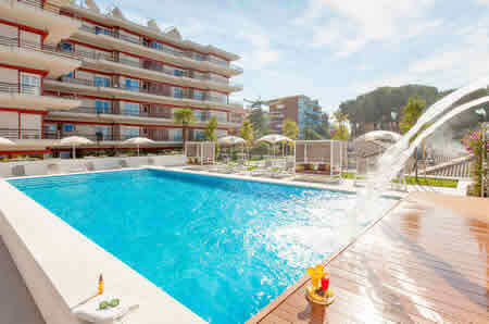 Aparthotel Adagio Rome Vatican has an outdoor pool